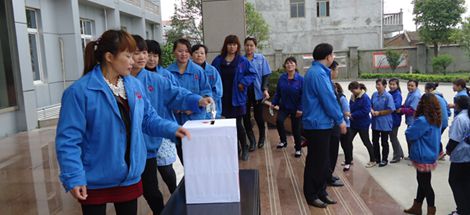 彩虹集團中南分公司為蘆山地震災(zāi)區(qū)同胞獻愛心