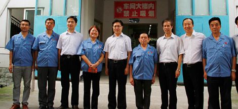 四川省委書記王東明等領(lǐng)導(dǎo)到成都彩虹集團調(diào)研