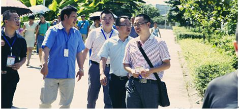 成都彩虹集團各分子公司工作交流會舉行