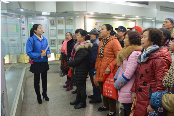 市民代表參觀彩虹集團陳列室