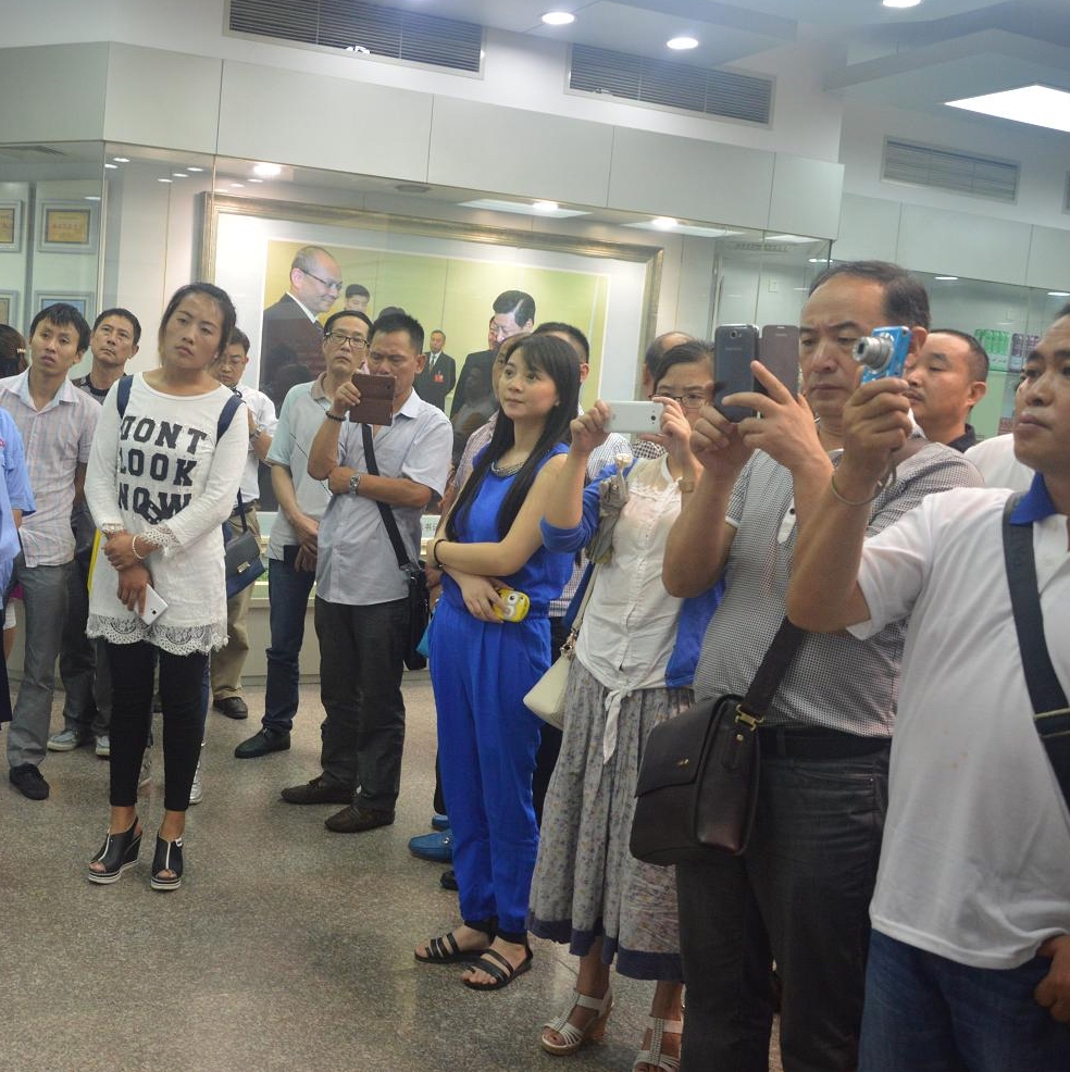 彭州市委組織部組織企業(yè)黨建代表到成都彩虹集團考察黨建工作