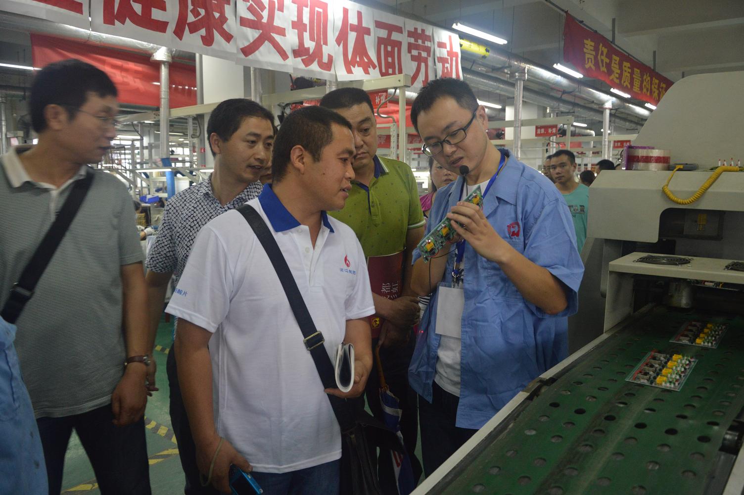 彭州市委組織部組織企業(yè)黨建代表到成都彩虹集團考察黨建工作
