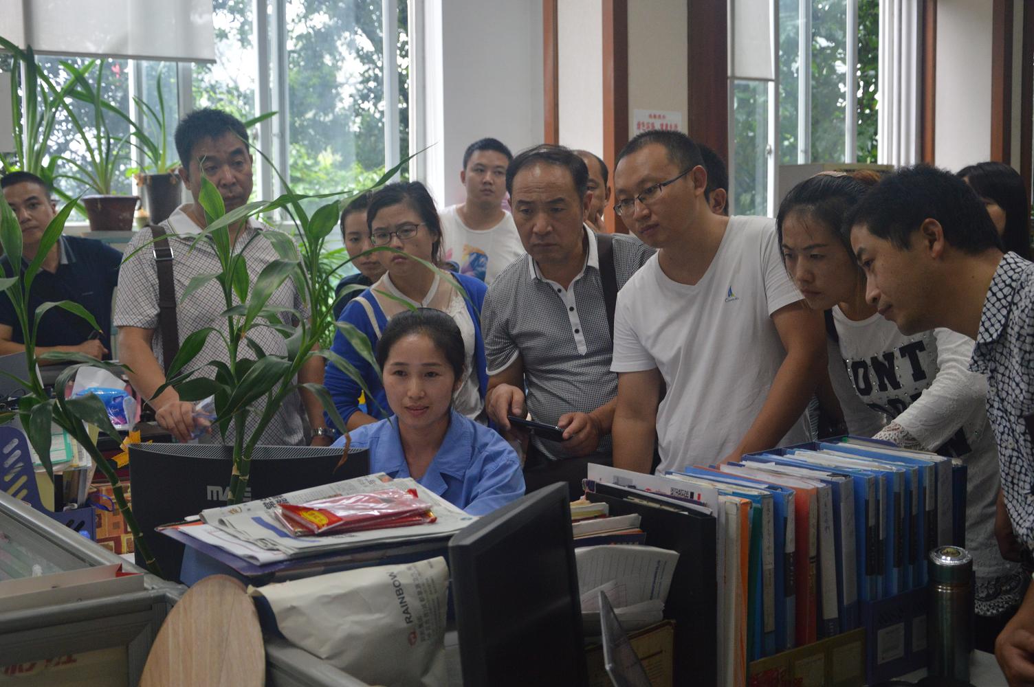彭州市委組織部組織企業(yè)黨建代表到成都彩虹集團考察黨建工作
