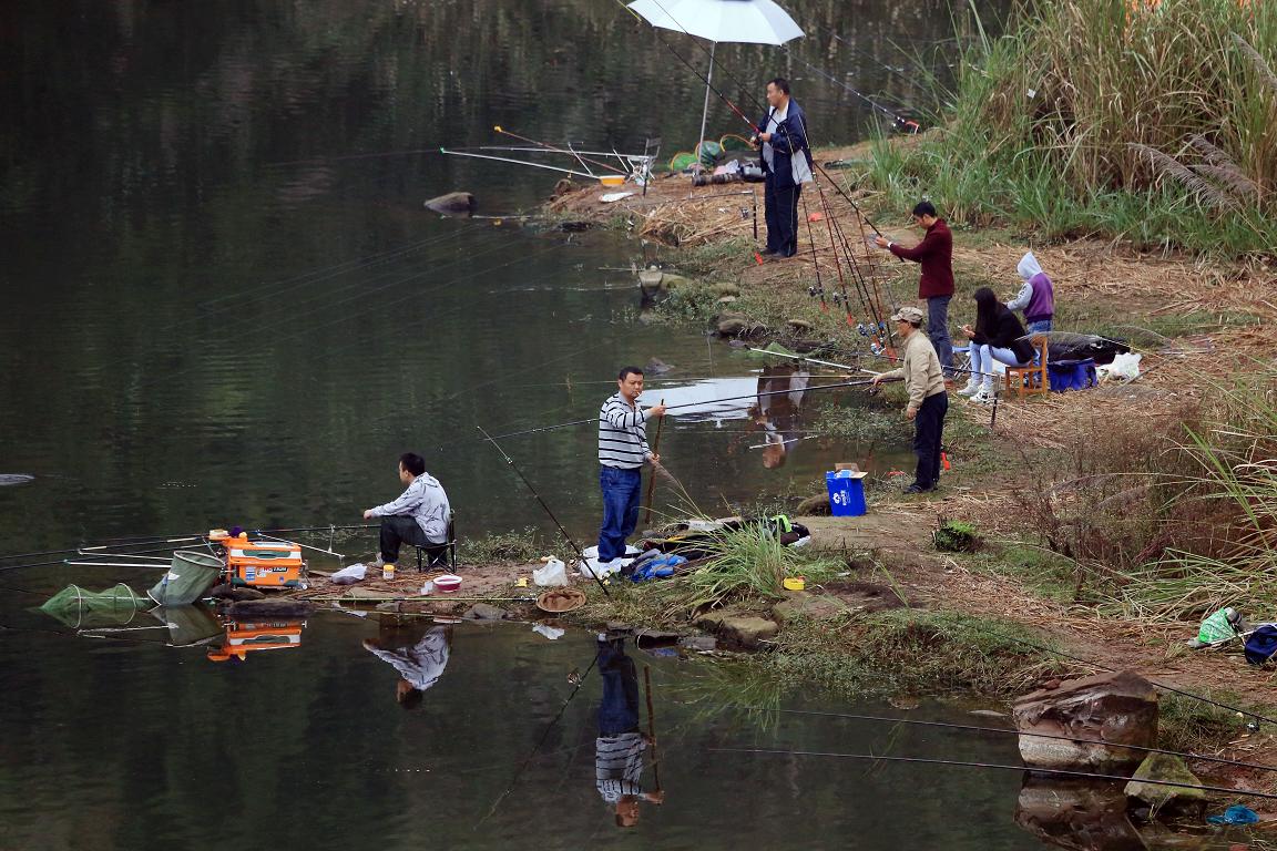 成都彩虹集團(tuán)組織員工釣魚活動(dòng)