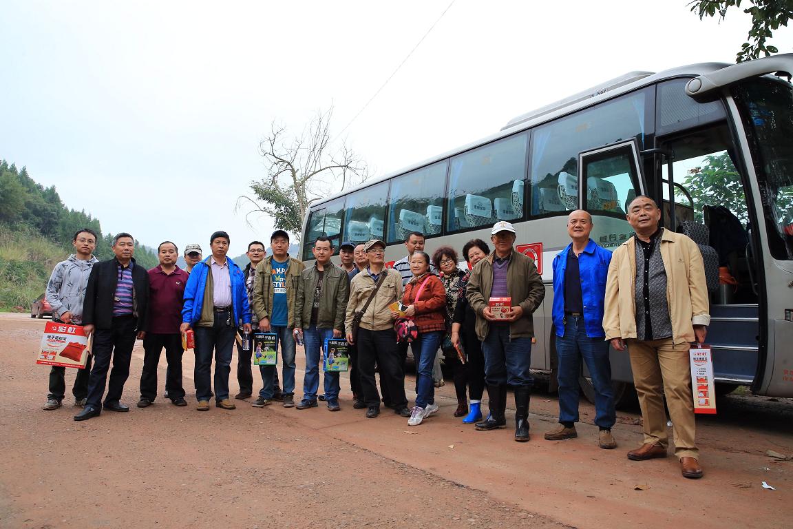 成都彩虹集團(tuán)組織員工釣魚活動(dòng)