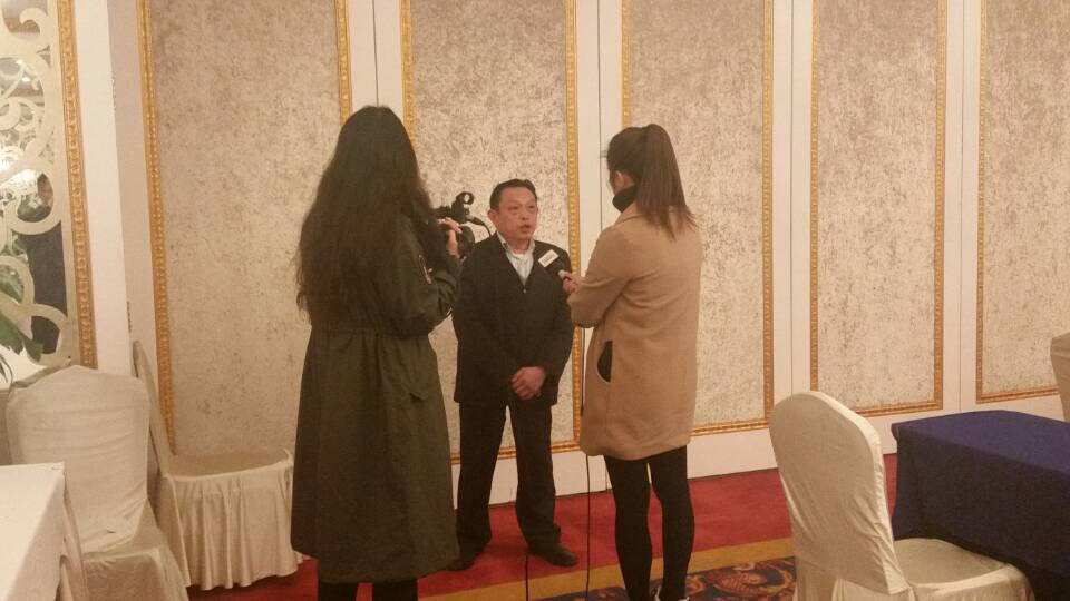 成都彩虹集團董事長劉榮富接受記者采訪