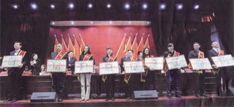 成都彩虹集團榮獲2015年度“3主導+1特色”產(chǎn)業(yè)納稅十強企業(yè)榮譽稱號