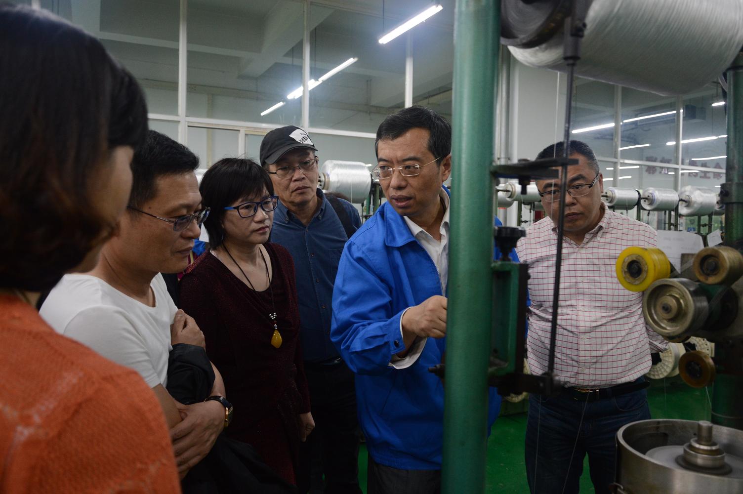 西南財(cái)經(jīng)大學(xué)寧波企業(yè)家總裁班到成都彩虹集團(tuán)參觀
