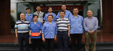 市工會(huì)領(lǐng)導(dǎo)到成都彩虹集團(tuán)慰問殘疾員工
