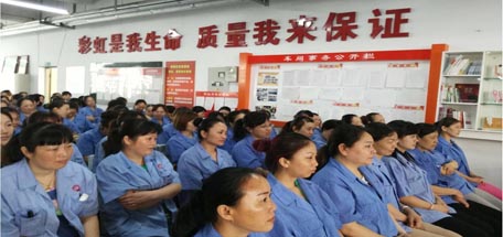 市職大請“勞模”到成都彩虹集團車間分享社會主義核心價值觀