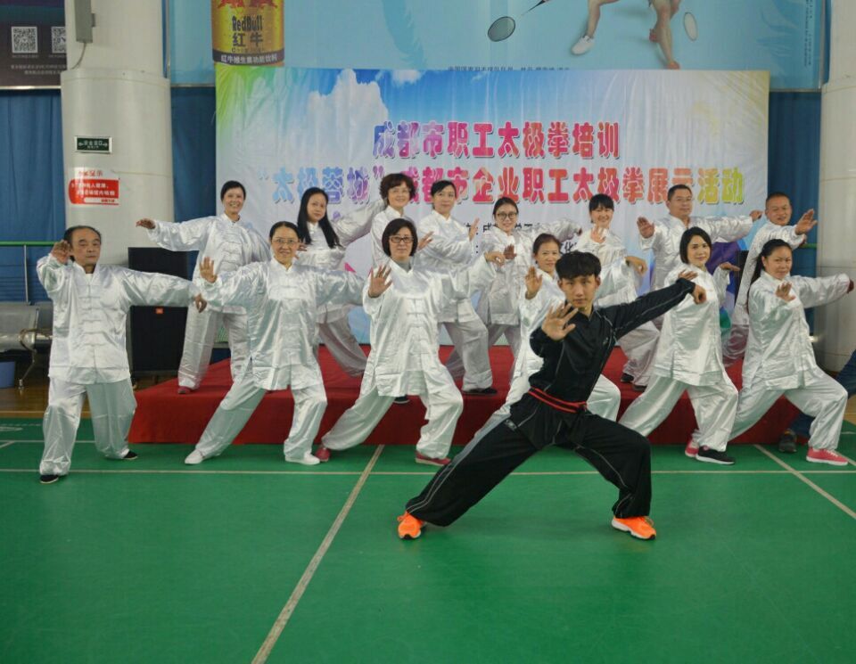 成都彩虹集團(tuán)太極拳愛好者參加“太極蓉城”展示活動