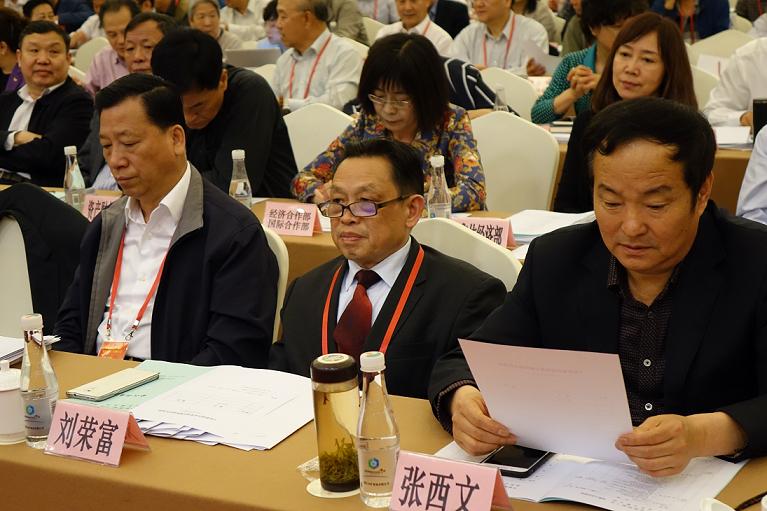 成都彩虹集團(tuán)劉榮富董事長(zhǎng)參加中輕聯(lián)四屆三次、總社七屆七次理事大會(huì)