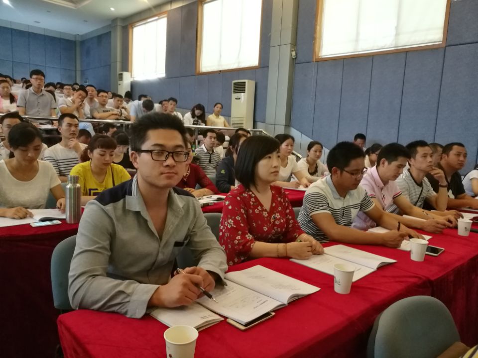 成都彩虹集團(tuán)電熱毯車間安佳虹參加卓越班組長(zhǎng)管理技能提升培訓(xùn)