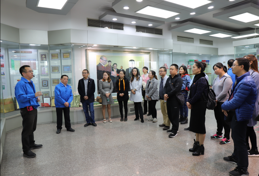 西昌市委組織部一行26人到成都彩虹集團考察基層黨建工作
