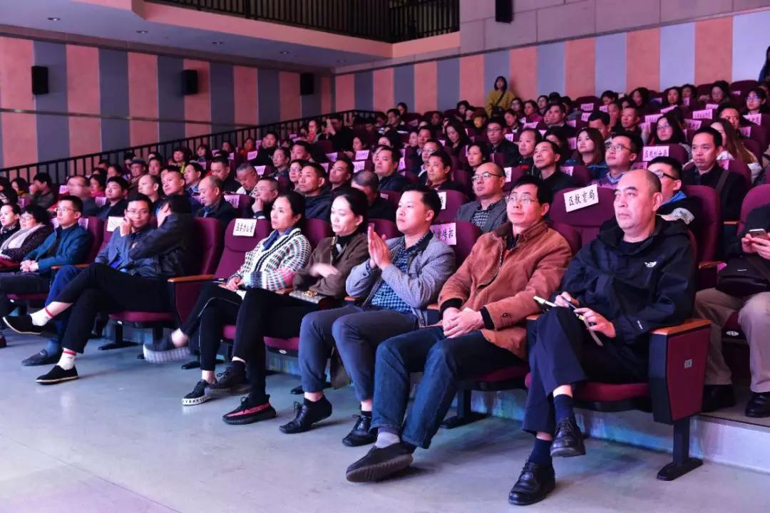 成都彩虹集團40年來改革創(chuàng)新發(fā)展的歷程