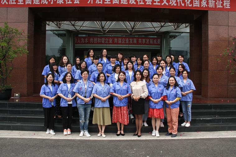 用心發(fā)現(xiàn)美，用美傳遞愛，成都彩虹集團(tuán)禮儀培訓(xùn)