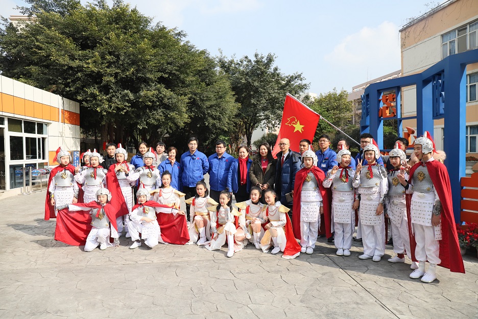成都彩虹集團(tuán)行政黨支部與武侯科技園小學(xué)黨支部結(jié)對(duì)共建