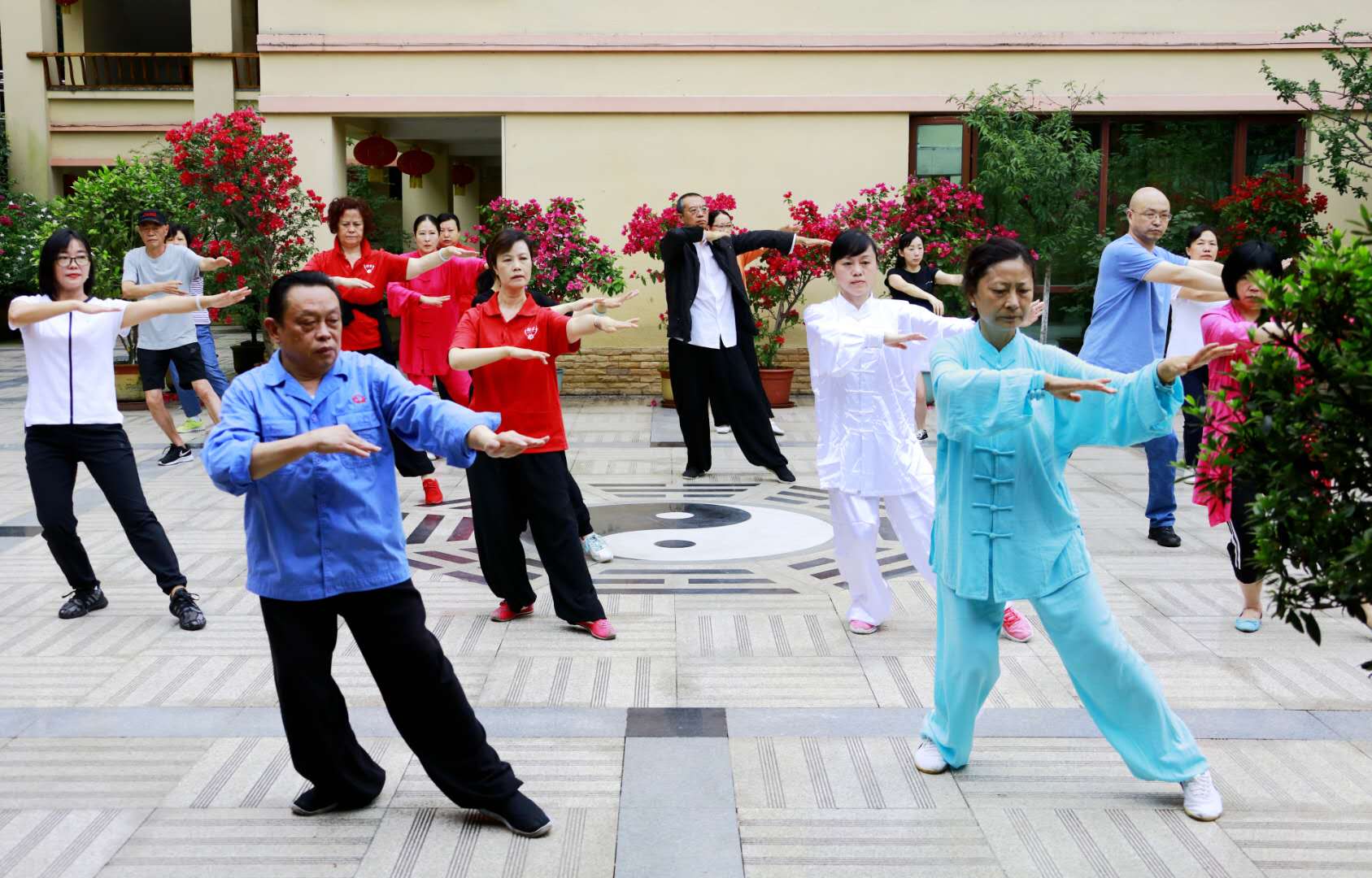 成都彩虹集團太極拳協(xié)會活動